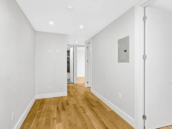 2nd image of 590 W 204th St APT B23