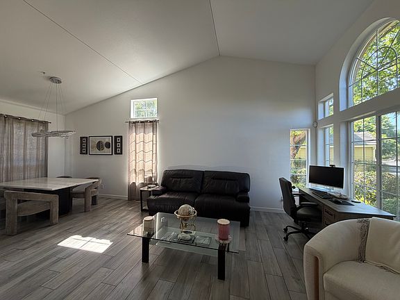 3rd image of 1179 Wynn Cir