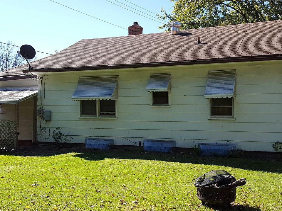 2nd image of 704 Riverside Ln