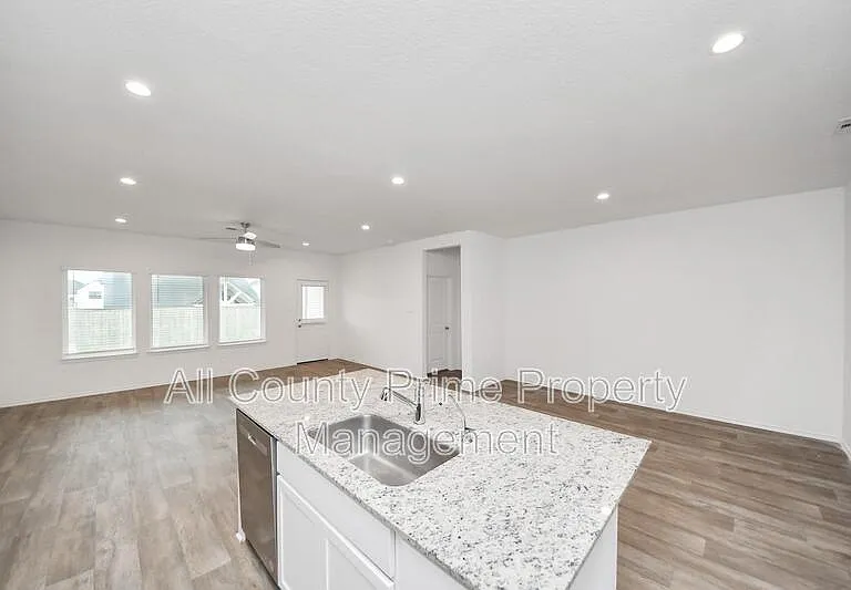 31303 Heddington Ln — Photo 4