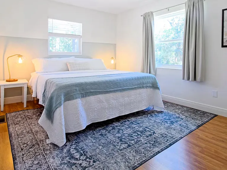 704 Summit Ct — Photo 6