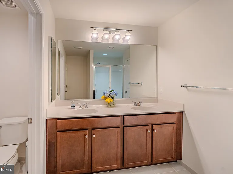 42506 Dogwood Glen Sq — Photo 34