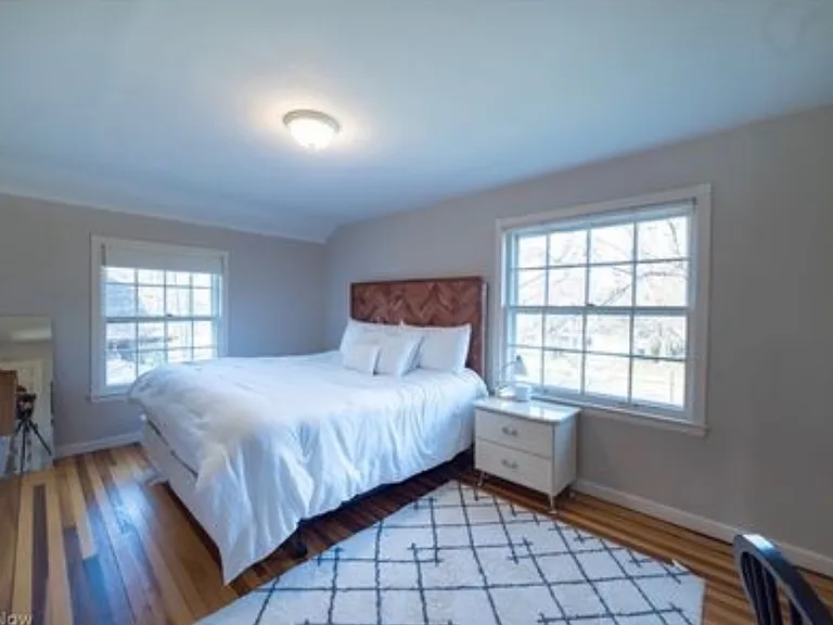 2402 Overlook Rd — Photo 9