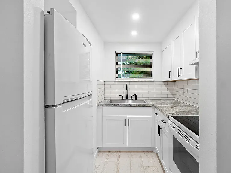 626 N Federal Hwy #3 — Photo 6