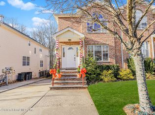 22 El Camino Loop, Staten Island, NY 10309