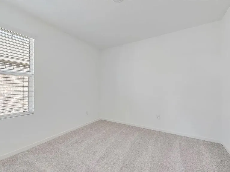 2032 Derby Ln — Photo 23