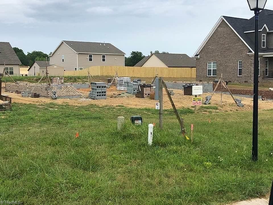2nd image of 105 Emerald Ct