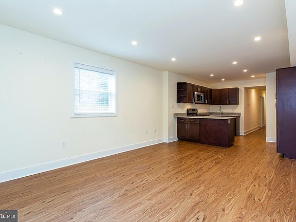 5th image of 1926 Bainbridge St Unit B