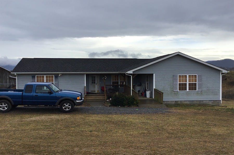 1st image of 52 Country Castle Ln