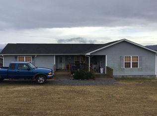 52 Country Castle Ln, Glasgow, VA 24555