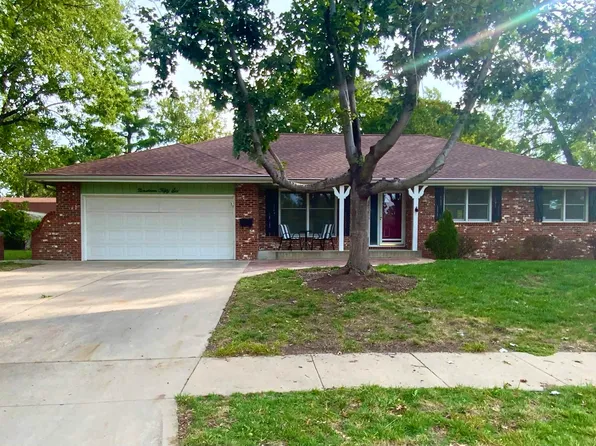 1956 SW Navajo Ln, Topeka, KS 66604