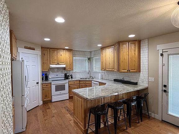 4th image of 87 W Vine St