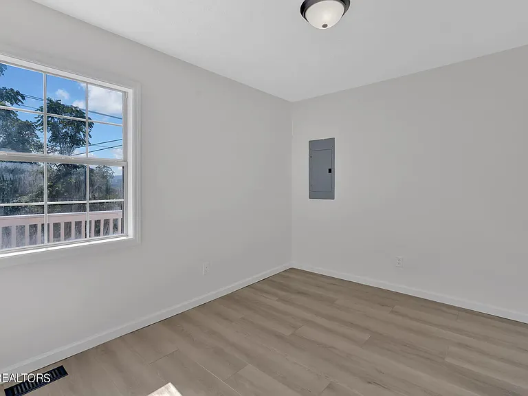 1115 Back Valley Rd — Photo 6