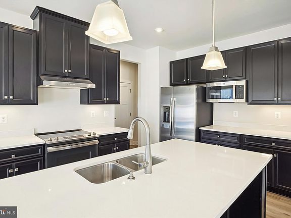 5th image of 112 Perrys Retreat Blvd