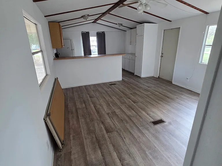 4625 Pine St — Photo 3