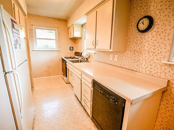 5th image of 364 Seville Blvd