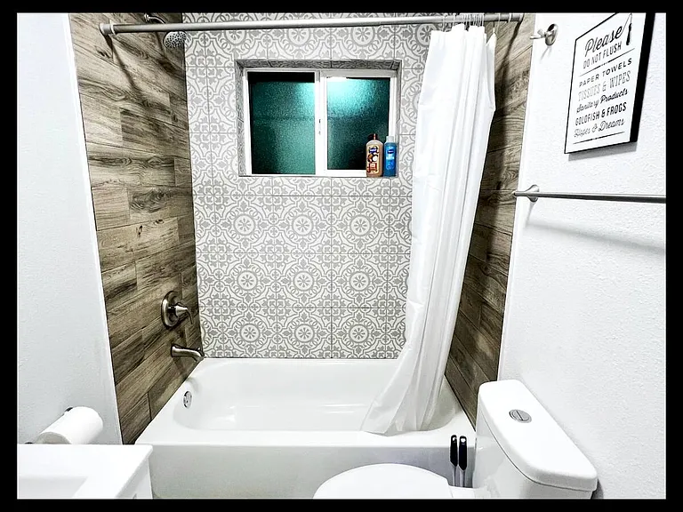 Full Bathroom with Bathtub