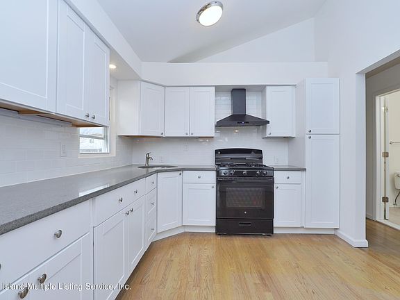 4th image of 8 Leggett Pl