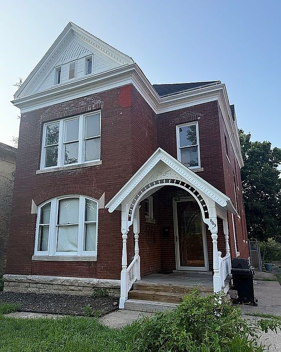 1st image of 809 Bird St