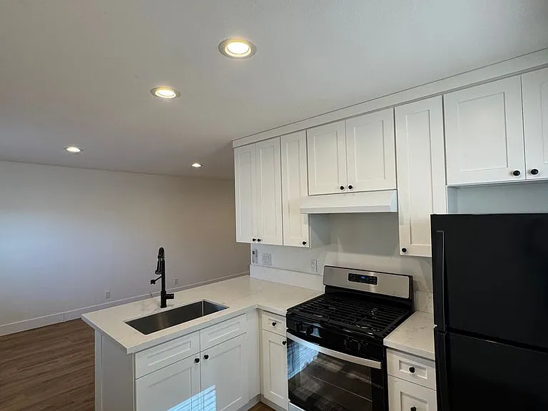 4318 N. Lakewood Blvd — Photo 2
