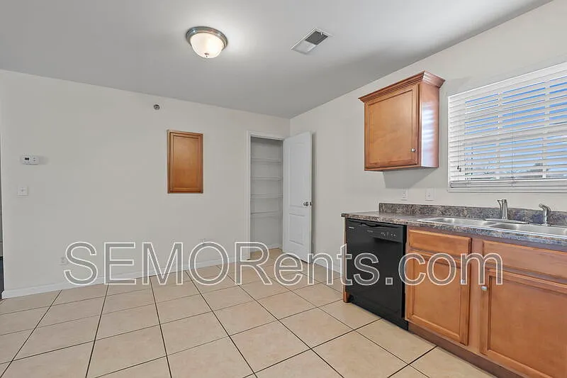 3 Village Dr — Photo 3