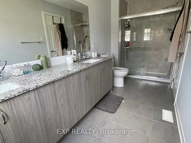 1045 Curraglass Walk — Photo 14