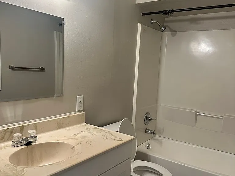 810 W Country Club Dr — Photo 18