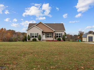 819 Hooper Rd, Charlotte, TN 37036