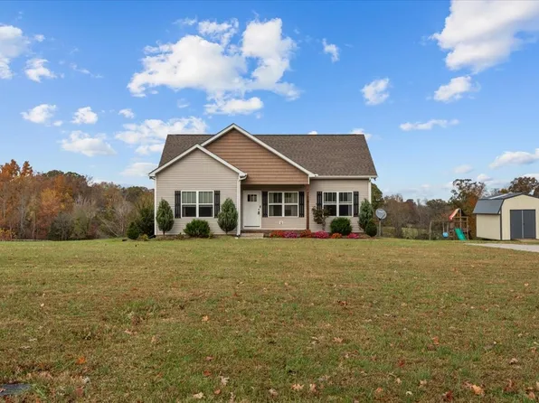 819 Hooper Rd, Charlotte, TN 37036