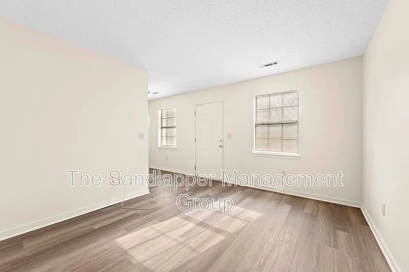 2 bed, 1.0 bath, 600 sqft, $1,650 — Photo 3