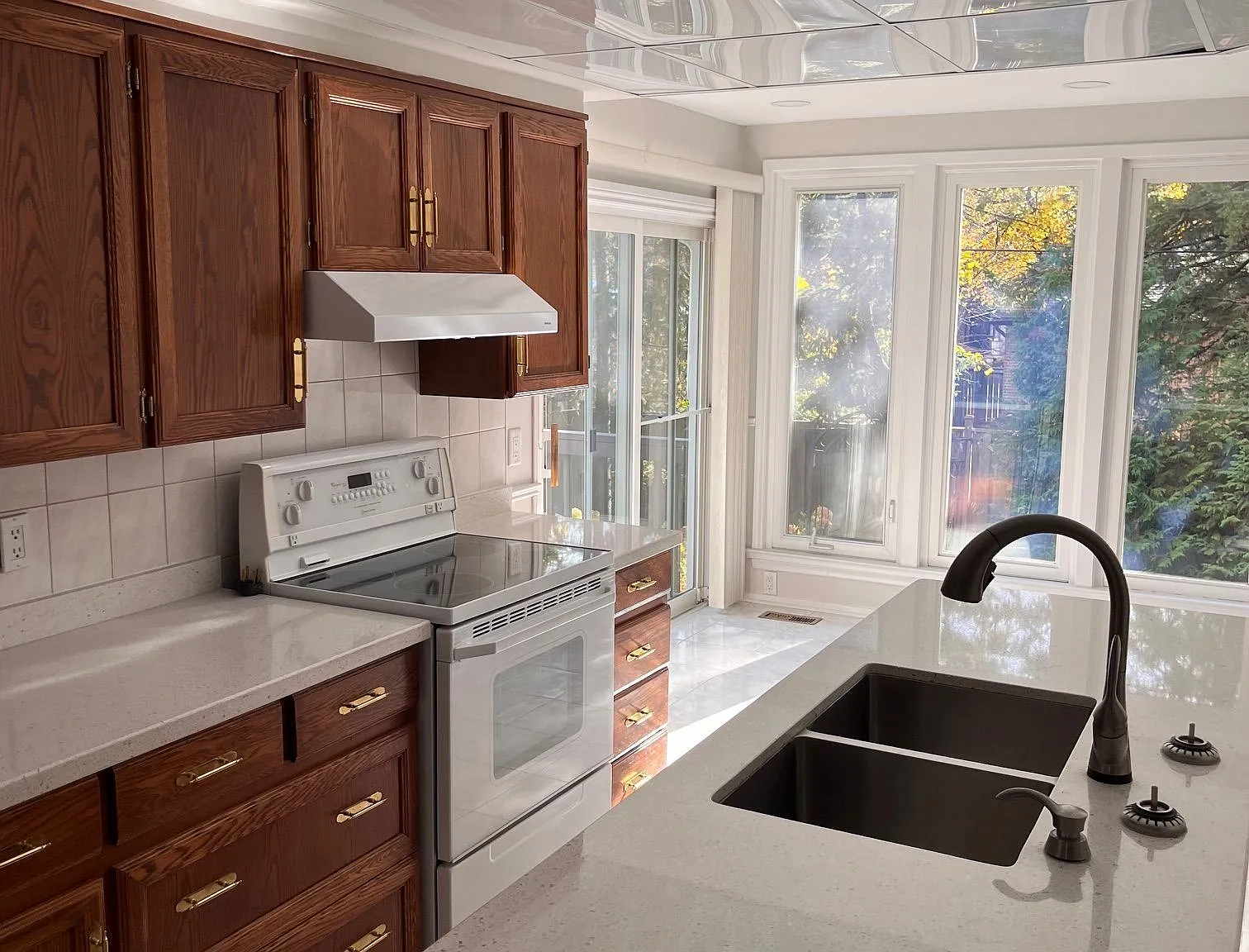 3 bed, $3,350 — Photo 2