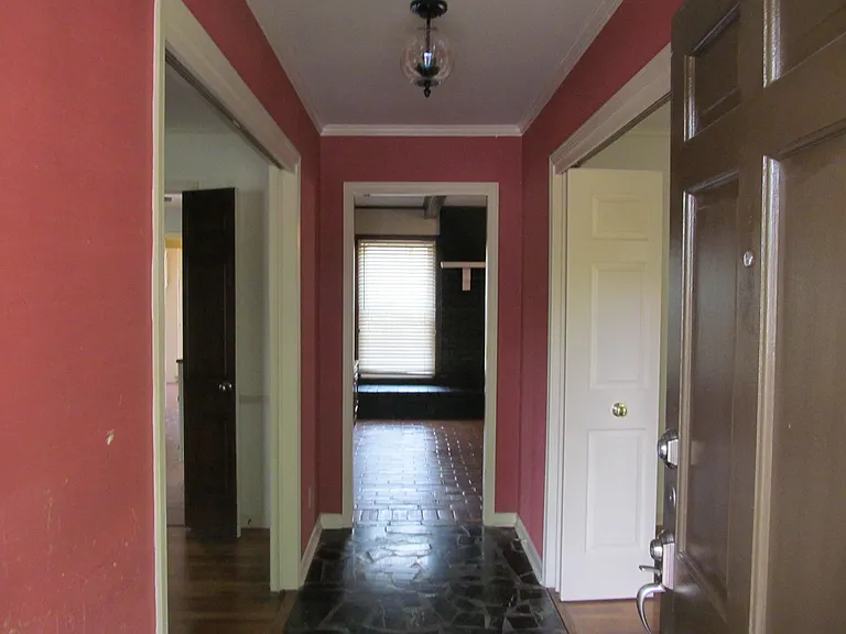 3111 Estes St — Photo 5