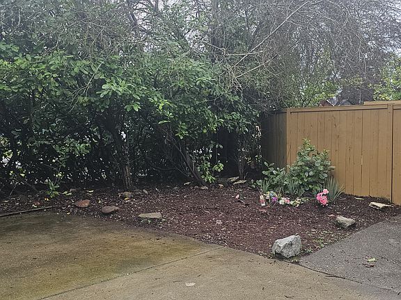 3rd image of 403 McKenzie Ave SW