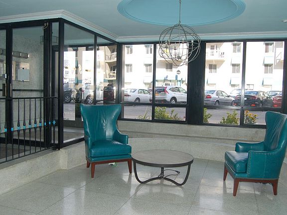 5th image of 24 Franklin Blvd