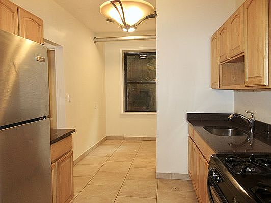 3rd image of 685 Sterling Pl #G1