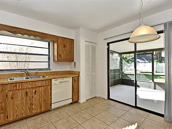 5th image of 156 Mayfair Ct