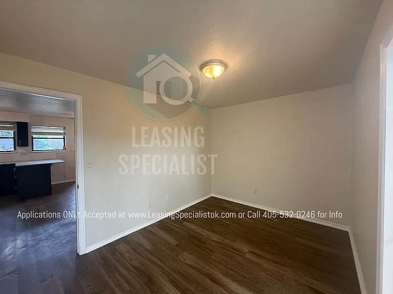 127 W Acres St #E — Photo 19