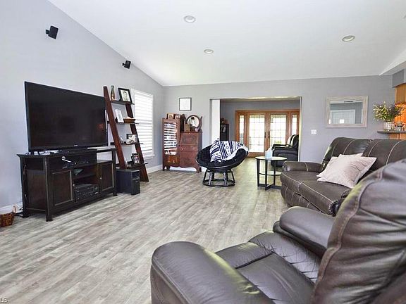5th image of 5862 Westbourgh Ct