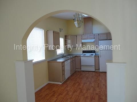 5th image of 5913 27th St NE