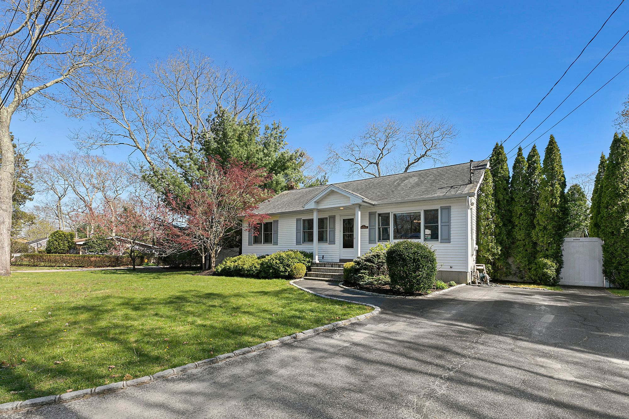 15 Atlantic Ave, Hampton Bays, NY 11946 Out East