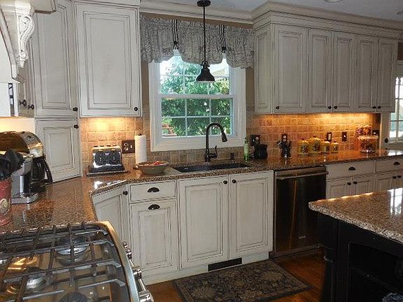 5th image of 1221 Country Club Ln