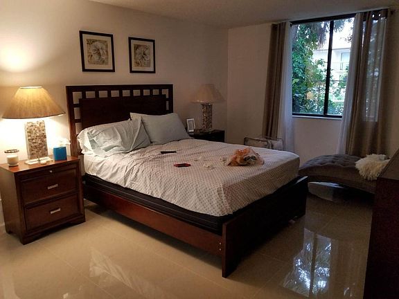 4th image of 733 SE 1st Way #105