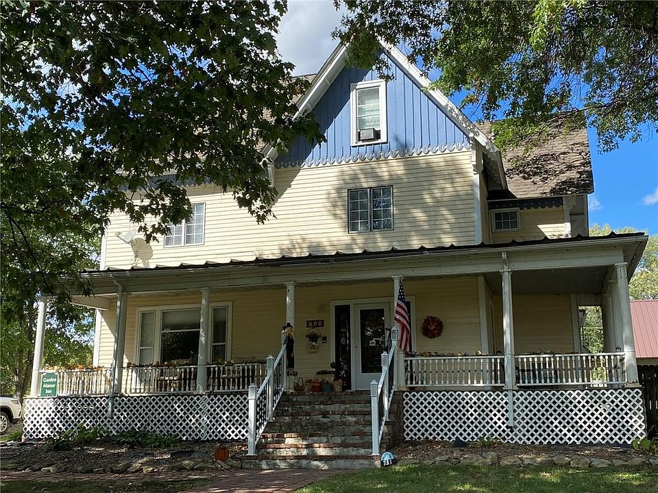 1st image of 731 W 12th St