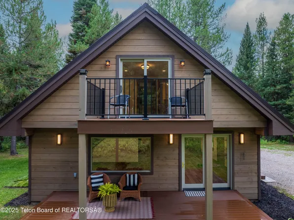 285 Spruce St, Alpine, WY 83128
