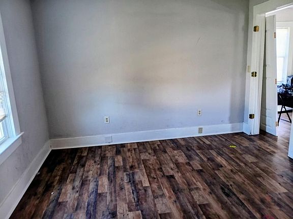 2nd image of 920 E 13th St