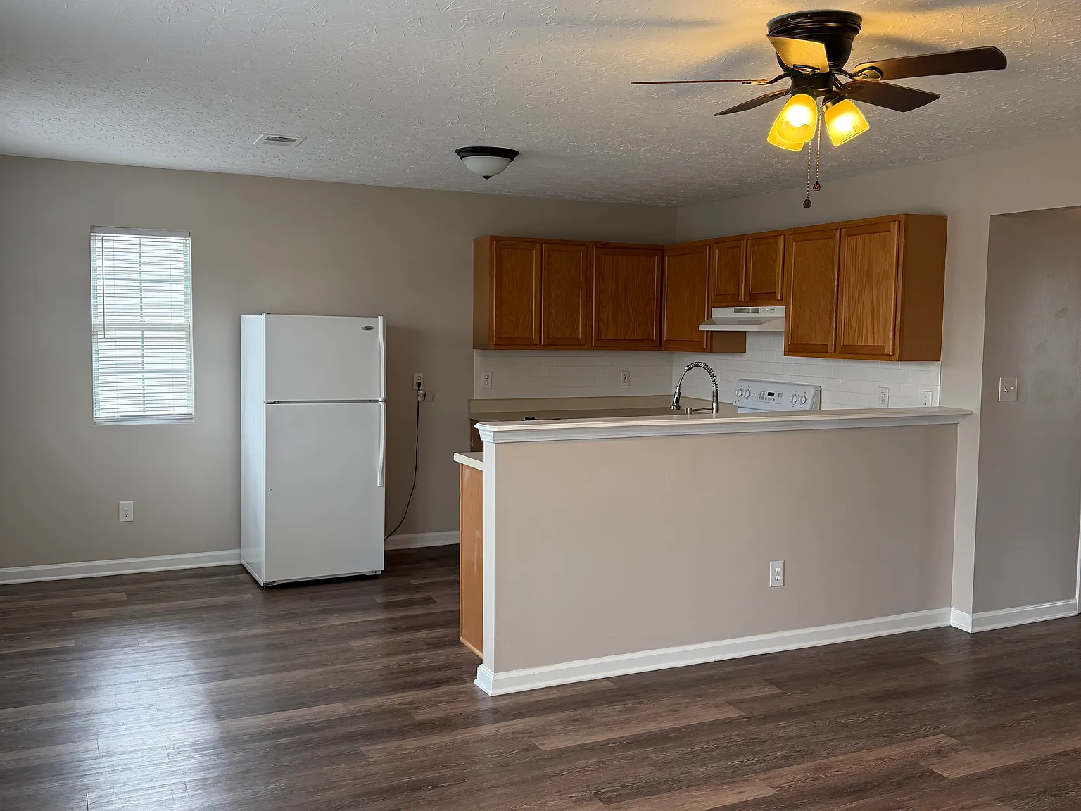 2 bed, 900 sqft, $1,050 — Photo 2