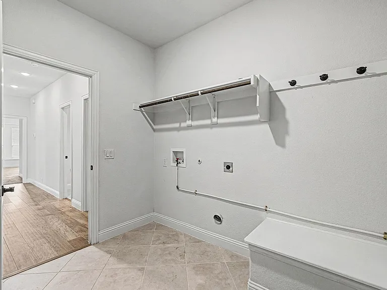 1080 Canuela Way — Photo 16