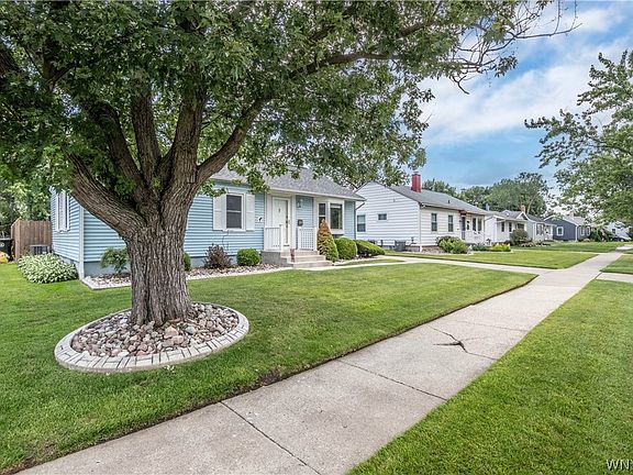 2nd image of 33 Westbourne Dr