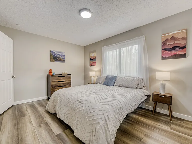 1015 W Longview Ave — Photo 11