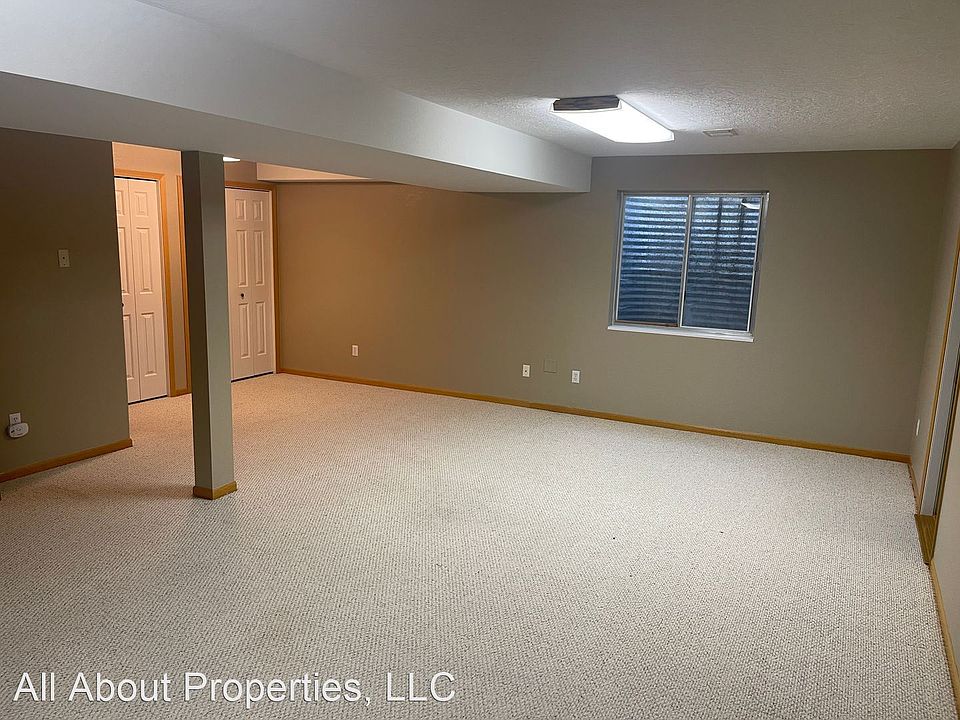 1st image of 118 49th Ave